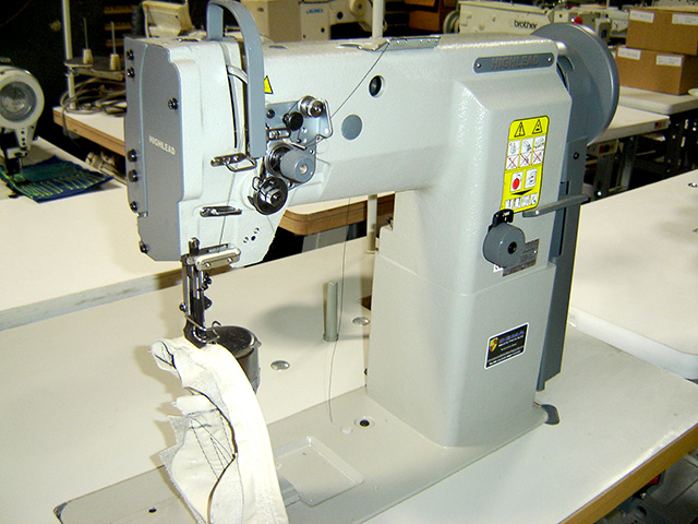 Archivo:Maquina de coser PAFF poste de 2 aguja Pot 0.55 KW.jpg