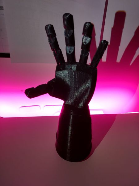Archivo:Mano Mioelectrica R.jpeg