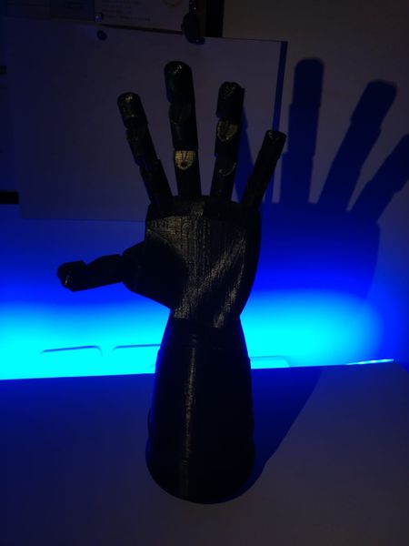 Archivo:Mano Mioelectrica L.jpeg