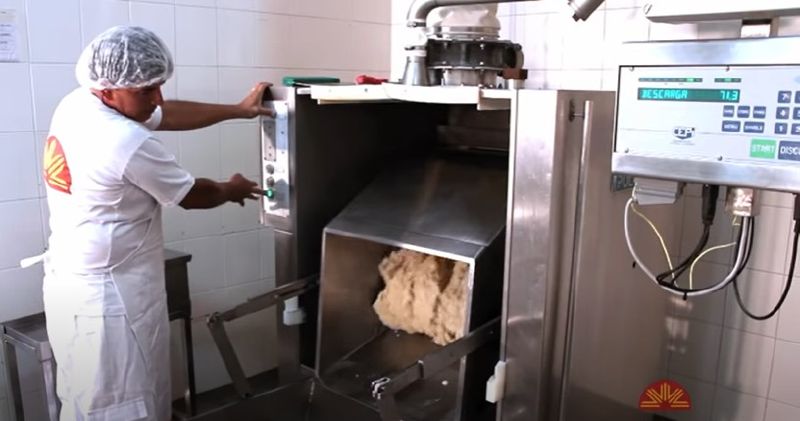 Archivo:Amasadora industrial.jpg
