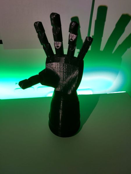 Archivo:Mano Mioelectrica V.jpeg